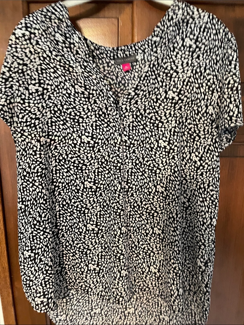 Vince Camuto Black, White Dot-Print Short Sleeve Women’s Size XL. Free shipping